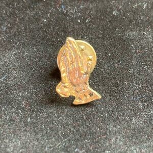 $1 Tiny Goldtone Praying Hands Lapel Pin (BUNDLE ONLY)